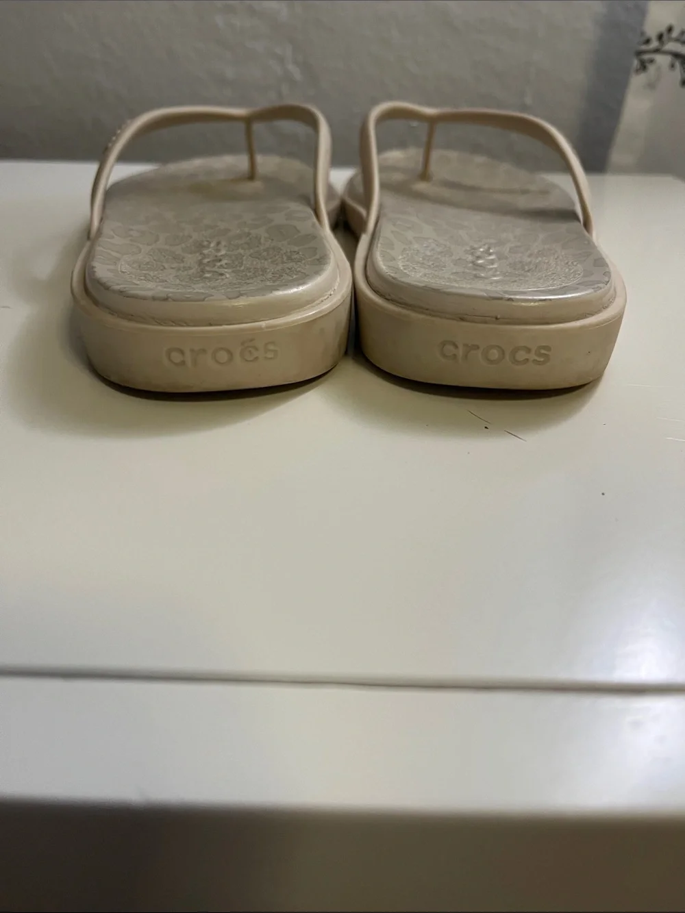 CROCS lightweight flip
